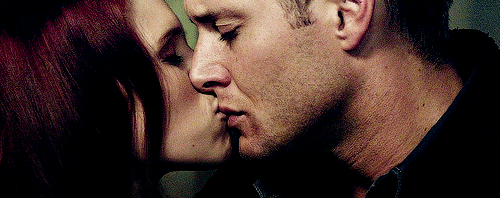 Supernatural_Dean_and_Anna_Kiss